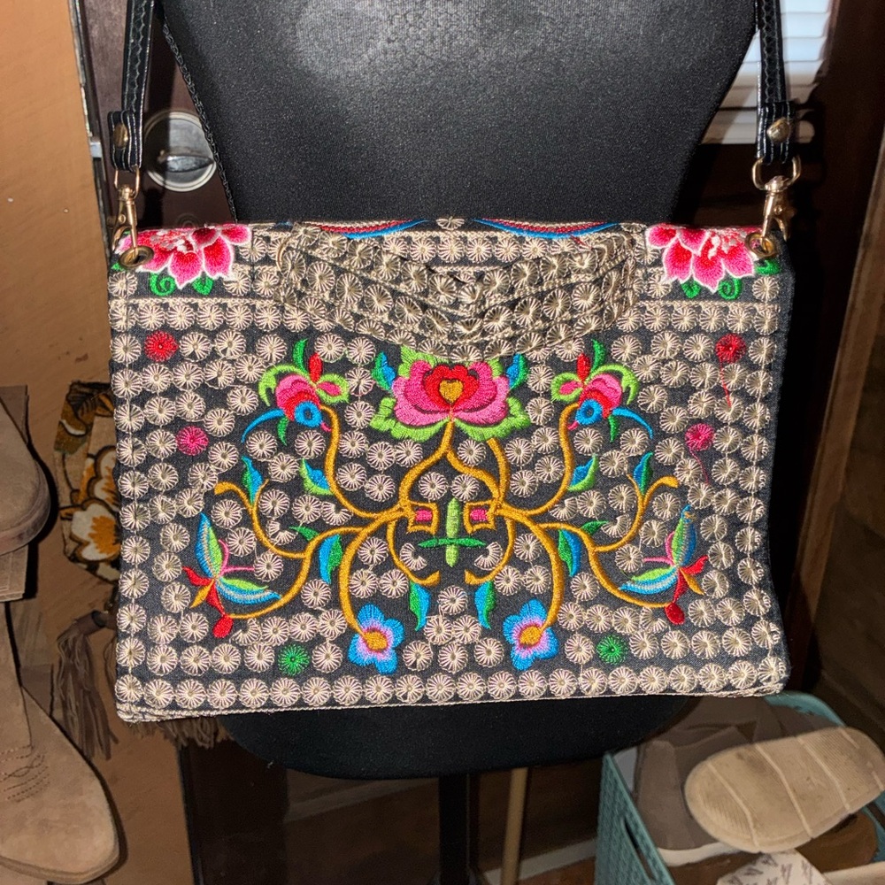 Floral Embroidered Black and Red Handbag - Picture 4 of 7